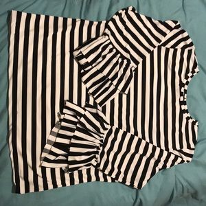 •HOLD•Gorgeous Black and White Ruffled top